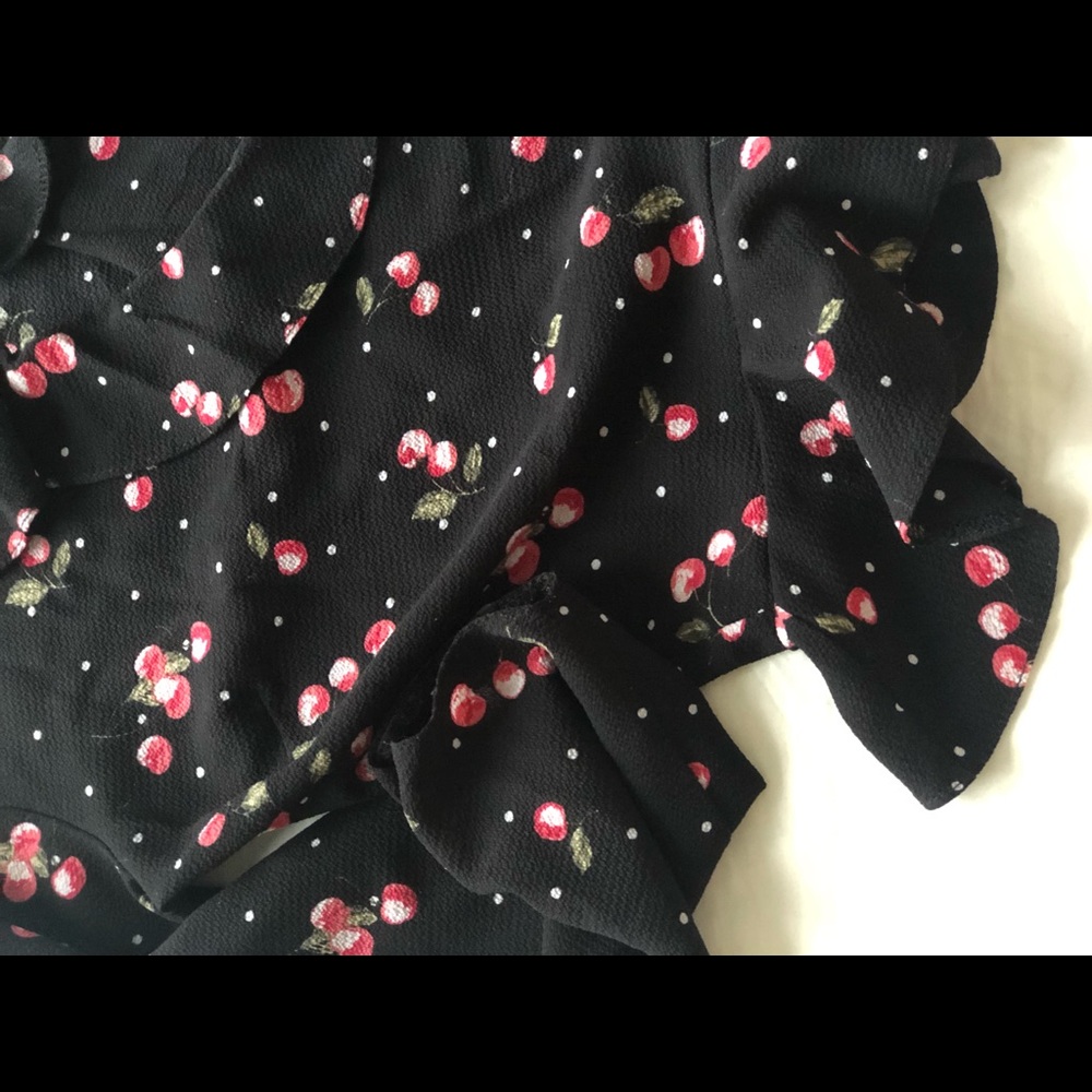 🍒 Cherry Ruffle Wrap Blouse - Picture 7 of 7